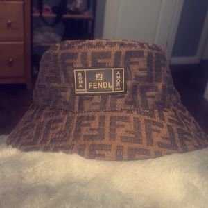 FENDI bucket Hat🤩